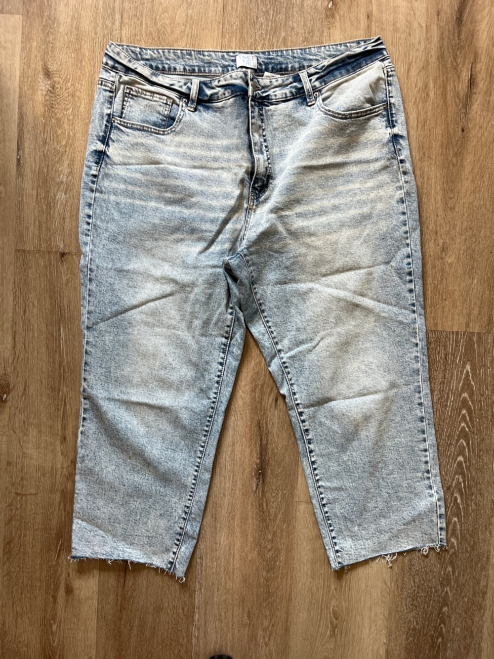 Time and Tru Light Wash Cropped Straight Leg Jeans